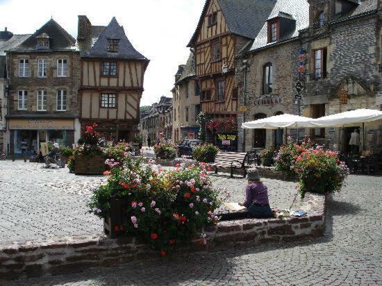 The Storyteller Apartment At Chateau Le Mur Carentoir Exterior photo